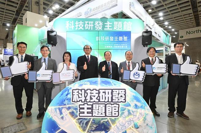 經濟部產業技術司科技研發主題館於2024台灣機器人與智慧自動化展（TAIROS）21日正式登場。圖／經濟部提供
