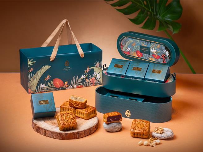 Global Mall環球Online推君悅酒店「碧悦豐華中秋月餅禮盒」，原價2145元、優惠價1530元。（Global Mall提供／朱世凱台北傳真）