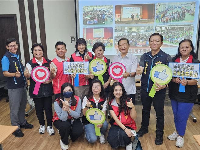 屏东县警局少年队「千岁团志工」以短剧「少年卡卡」走进校园宣导，已见成效。（罗琦文摄）