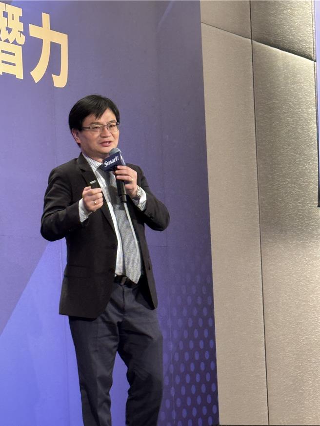 车牌0050玛莎拉蒂、政大商学院副院长周冠男透露，因买预售屋、小孩出国念书两理由，开始卖0050了。(洪凯音摄／洪凯音台北传真)