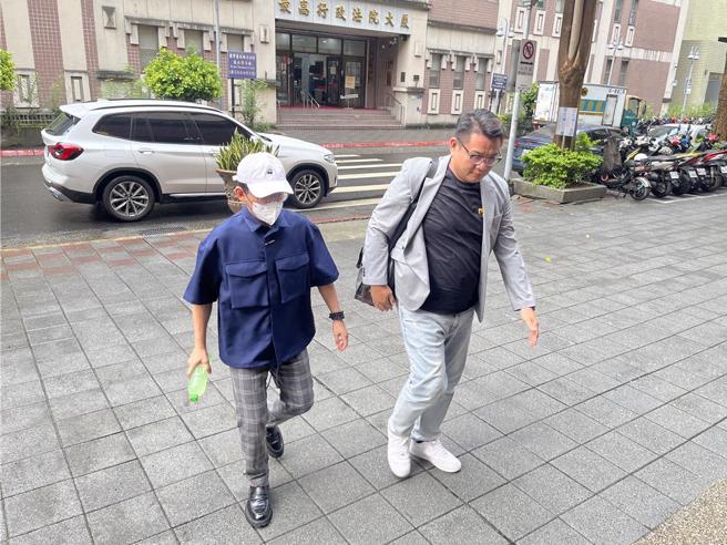 黃子佼昨(20)律師陪同下3度出庭。（資料照）