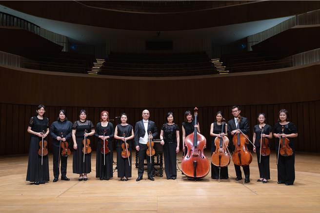 成立20年的巴洛克獨奏家樂團則積極從事音樂推廣與民謠保存，國內外巡演從未間斷，藝術能量蓬勃。（高雄市文化局提供／任義宇高雄傳真）