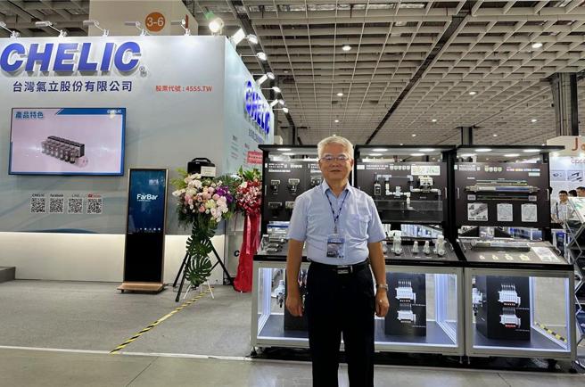 气立董事长游平政亲自坐镇台湾机器人与智慧自动化展，藉此扩大半导体等产业订单。图／沈美幸