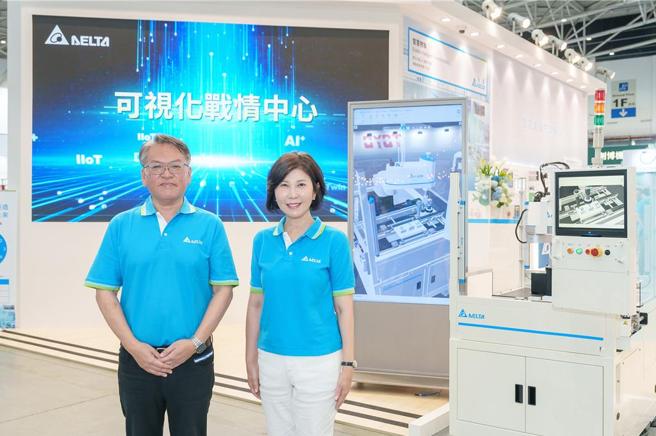 台达以AI强化绿色智能工厂虚实整合应用，图左为台达机电事业群副总经理巫泉兴，图右为台达品牌长郭珊珊。图／台达提供