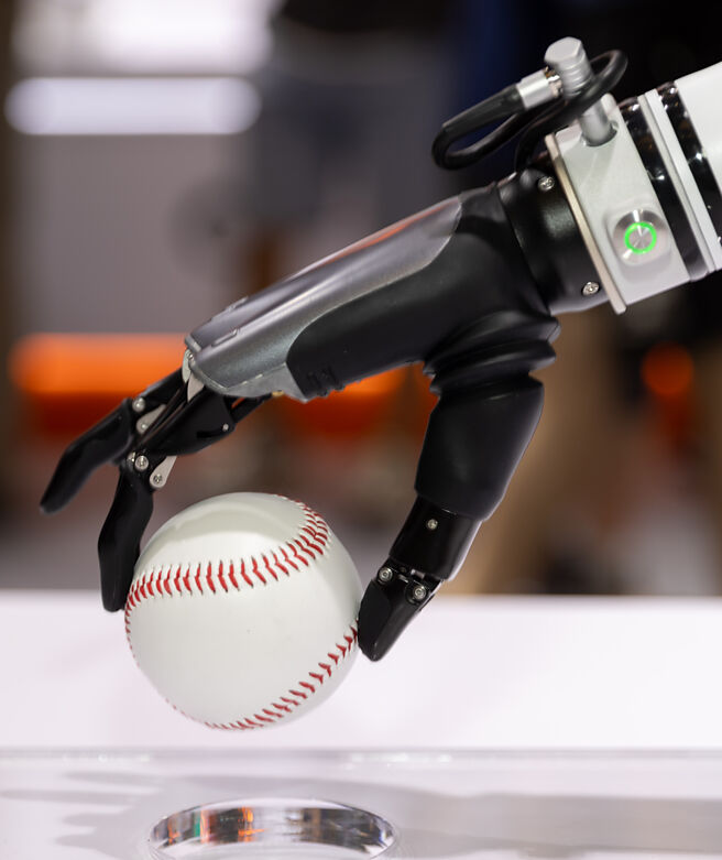 機器人概念股成近期焦點，更成多家汽車零件廠發展新契機。圖／新華社