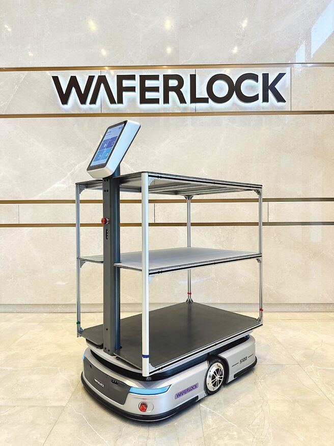 G200工業級運輸機器人，可運送高達200公斤的重物，搭配工業工廠貨架也可專屬訂制化服務。圖／業者提供