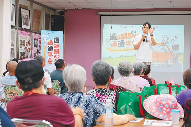 遠通電收與弘道老人福利基金會合作，規劃從南到北的道安宣導活動。（遠通電收提供／陳祐誠台北傳真）