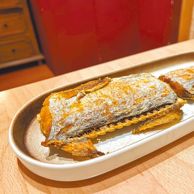 添厚家常台菜精致细腻，可搭配店家自制的菊花茶佐餐。（台湾米其林指南提供）