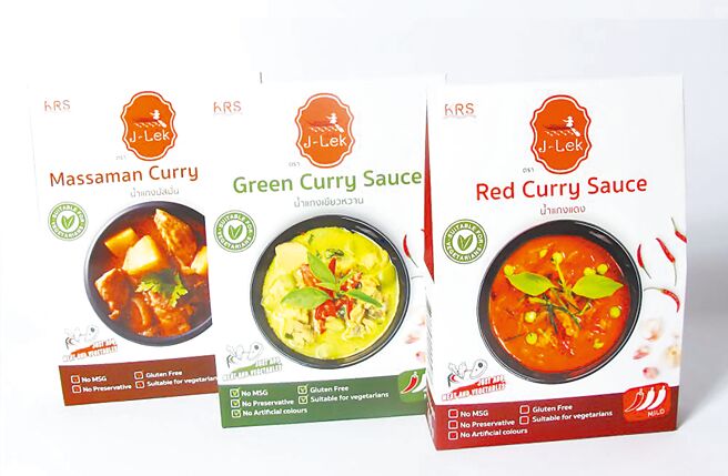 微風超市J-Lek泰式咖哩調理包、紅咖哩綠咖哩瑪莎曼，推薦價每包150元。（微風提供）