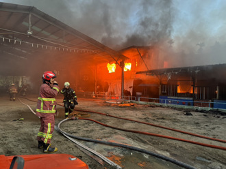 板橋馬場清晨大火無人傷亡   1馬1狗2鸚鵡葬身火窟