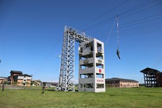 【113年暑期戰鬥營】傘訓學員挑戰跳塔 戰勝恐懼