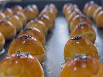 「鐵窗牌蛋黃酥」開賣半小時被搶光 彰監電話接到手軟