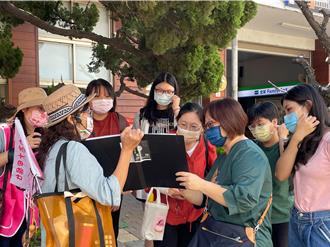 認識大甲在地故事 「女子路」導覽增訪文昌祠