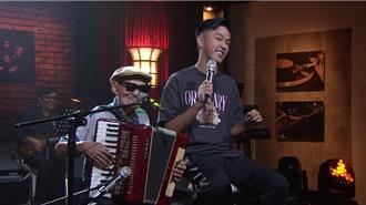 李炳辉年幼丧母当乞丐 吹口琴「日赚5元」靠〈流浪到淡水〉爆红