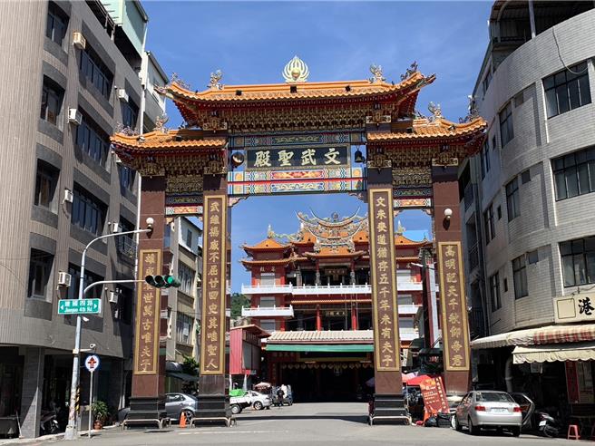 高雄文武圣殿董事长黄瑛芳涉偷取重油钱，遭判拘役55日。（郭良杰摄）