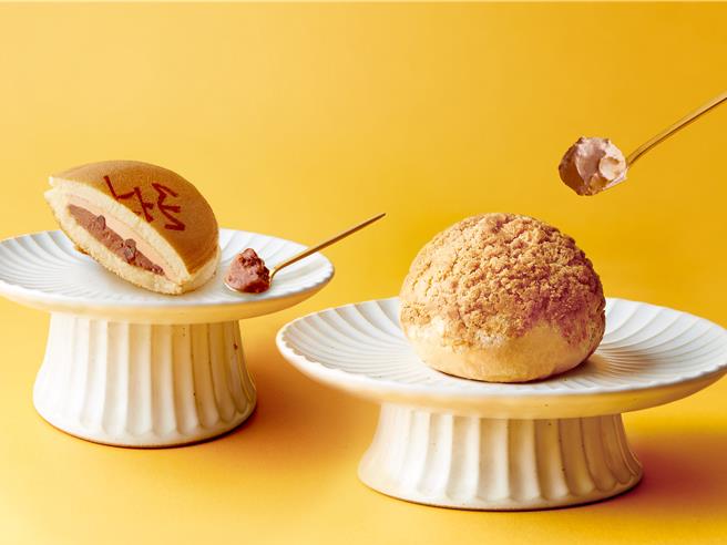 争鲜餐饮集团联名SAKImoto Bakery嵜本高级生吐司专卖店，推出「草莓生乳红豆铜锣烧」、「 菠萝泡芙-法芙娜巧克力风味」。（争鲜餐饮集团提供／朱世凯台北传真）