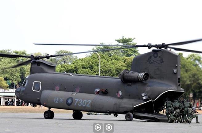 擔任陸航CH-47SD直升機駕駛的中校謝孟書擬駕直昇機叛逃 ，圖為直升機示意圖。(青年日報提供)