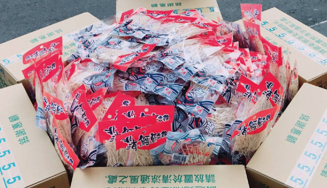 网友在料理社团分享用鳕鱼香丝煮火锅，让千人看傻，引起讨论。（图／翻摄自「北海鳕鱼香丝」脸书）