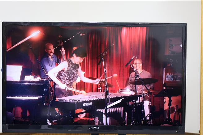 出身苗栗县公馆乡的苏郁涵，现在已是国际知名爵士铁琴演奏及词曲创作家。（谢明俊摄）