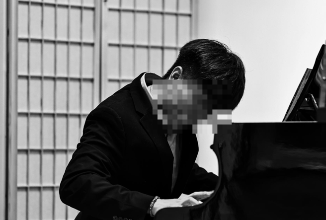 聲樂家簡崇元今在臉書上上傳和楊男的對話，強調表演隔天後立刻匯款。（圖／翻攝自楊男臉書）