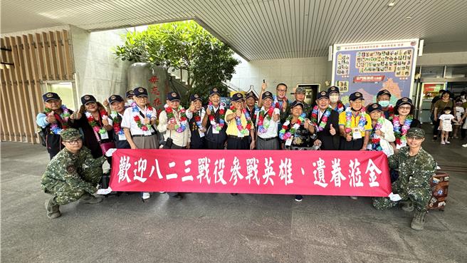 今年适逢八二三战役胜利66周年，国防部今邀请111位参战前辈、遗族们重返战地参加相关纪念活动。(于家麒摄)