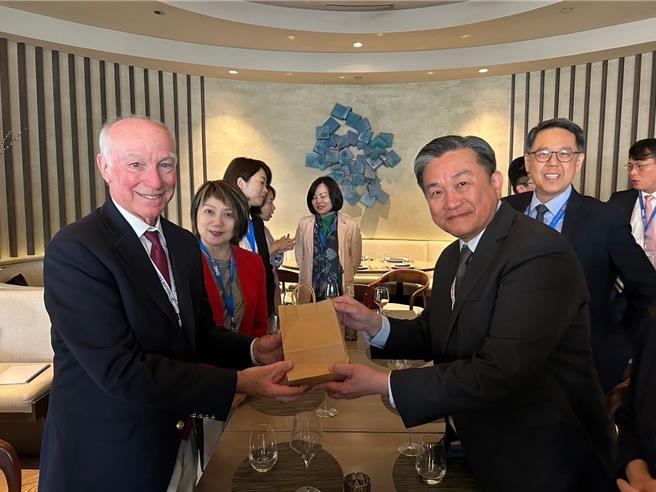 台灣DNC觀選團  美議員強調跨黨派合作的重要。（民進黨提供）