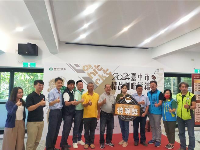 新社咖啡農賴建益3支咖啡拿下特獎，成為最大贏家。（李京昇攝）