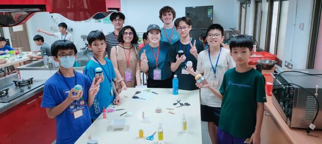 双语-针线手作工艺。(照片/臺北市立中山国民中学提供)