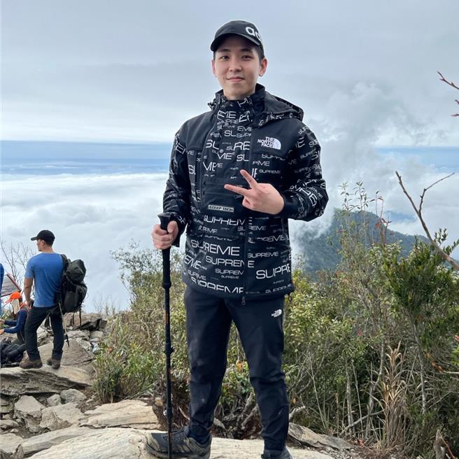 律师陈逸轩涉嫌协助诈骗集团泄密、洗钱及串供脱罪，被检方拘提侦讯后，向法院声押获准。（摘自陈逸轩脸书／郭良杰高雄传真）