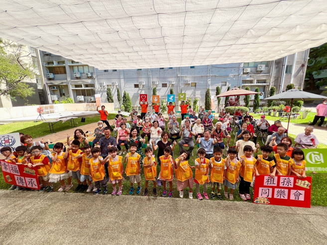 中臺科技大學附設謙和賀日照中心今(22）日舉辦「幸福傳承‧祖孫同樂會」活動。(照片/中臺科技大學提供)