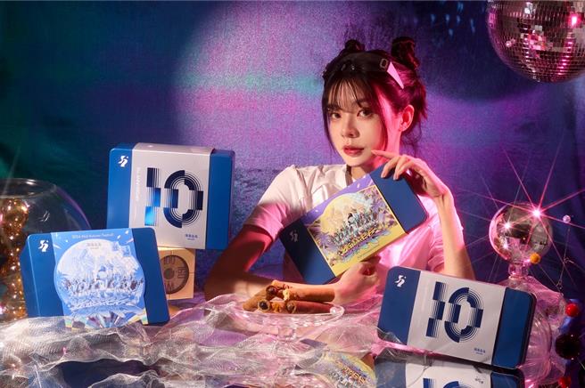 「海边走走」携手街头艺术家VASTAR傅星翰推出「Disco Moon潮中秋系列礼盒」；适逢品牌创立10周年，同步推出纪念礼盒供铁粉们收藏。（海边走走提供）