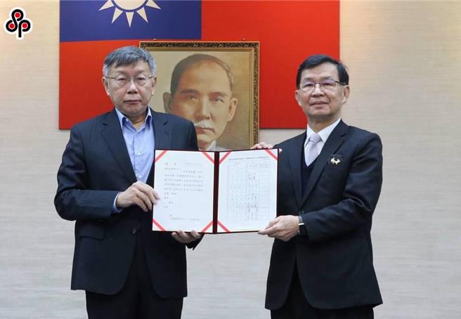 台北市议会京华城容积奖励争议专案调查小组即将于26日再度开会，时任副市长彭振声（右）预计会亲自出席。（本报资料照片）