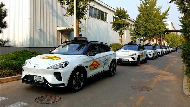 大陸無人自動駕駛出租車「蘿蔔快跑」近日招聘自動駕駛安全員。（藍孝威攝）