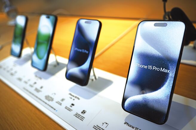 美银证券目前看准AI应用崛起，以及新iPhone设计升级等利多，对iPhone供应链后市更有信心，亦看好iPhone在2024～2026年重拾成长力道。图／美联社