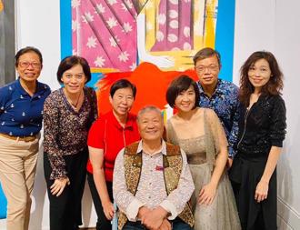 油画大师长期作画险瘫痪 办公益画展报医师救命之恩