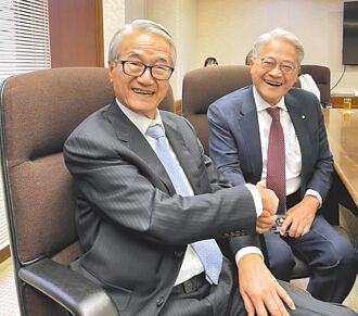 3度談合併 新新兄弟22年後山頂會合