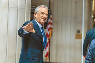 小甘迺迪今退選 衝擊搖擺州選情