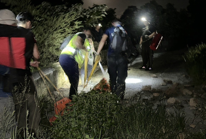 浸水營古道有來自屏東的20人登山團體遭蜜蜂攻擊，共3人被螫傷。(讀者提供／蔡旻妤台東傳真)