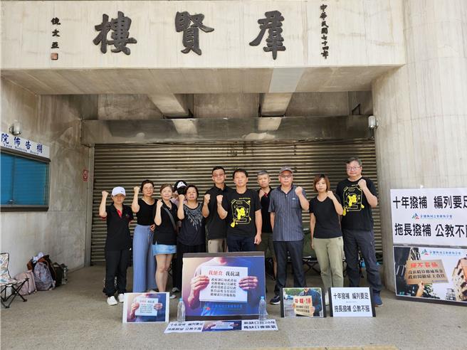 全教总理事长侯俊良认为，已充分让政府与社会认知全教总合理分配预算、确保各年金都要永续的诉求，决定在今（23）日上午10时结束这次为时3天的绝食抗议活动。（全教总提供）