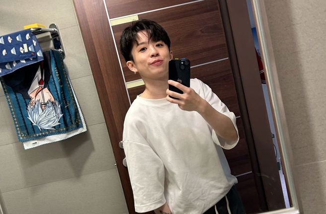 知名Youtuber Hook凭藉「一周挑战」走红。（图／翻摄自 Hook IG）