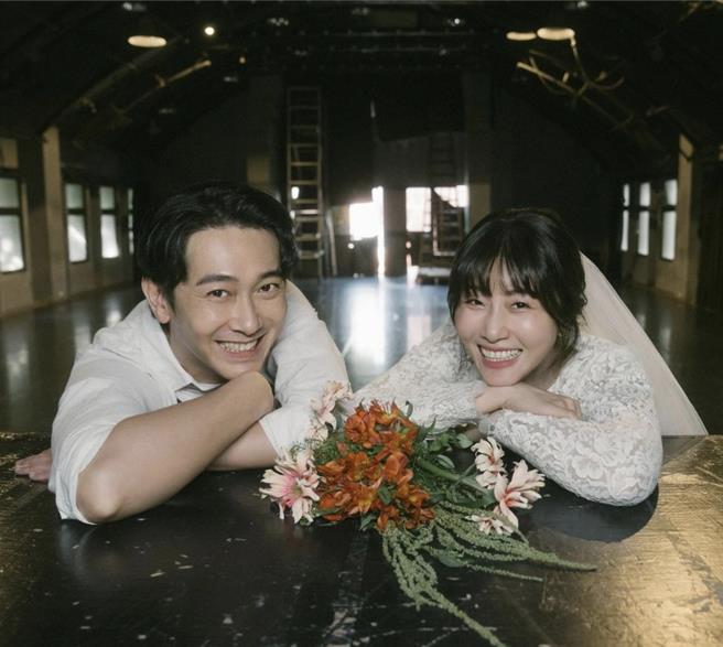 施明帅（左）与朱芷莹结婚了。（摘自朱芷莹ig）