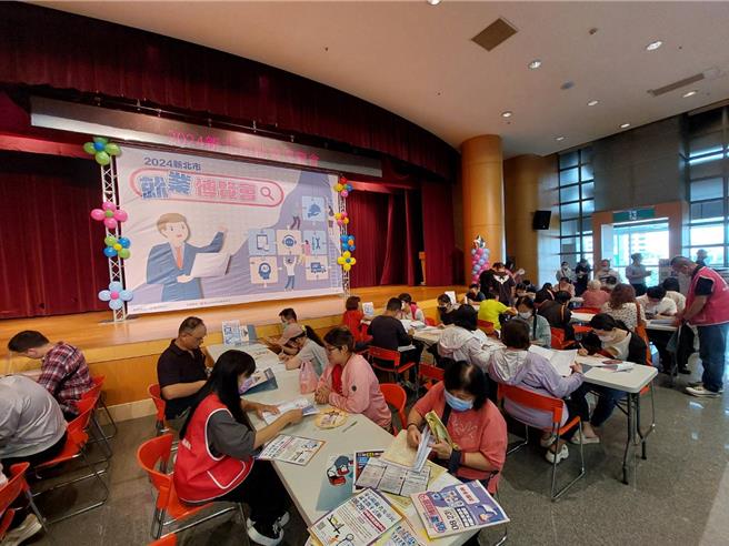 人力银行调查发现，中高龄上班族规划的退休年龄为63岁，其中有5成6已经展开退休规划。（陈慰慈摄）