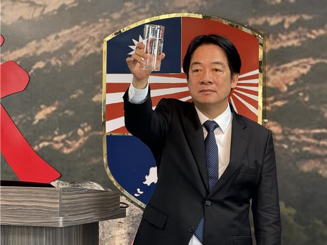 賴清德舉杯向823砲戰烈士遺族表達感謝。（于家麒攝）