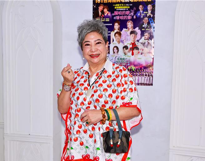 「鸟来嬷」吴敏参加周游寿宴。（罗永铭摄）