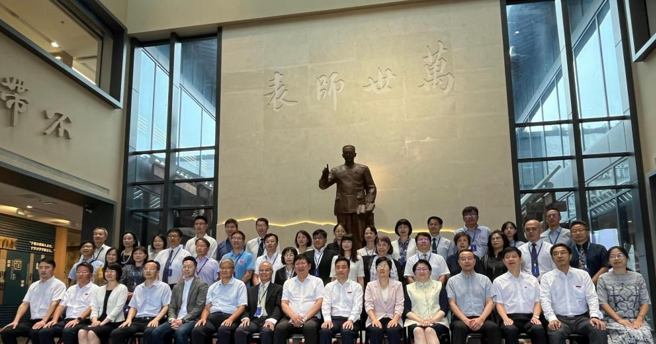 論壇現場來自兩岸約100位教育家與學者參與。（圖/旺旺北京 蹇金津提供）