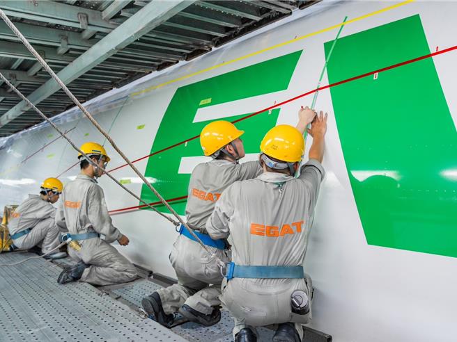 長榮航太此次施作AeroSHARK黏貼的經驗，有助於未來在提供航機維修的同時，增加此項服務項目。（長榮航空提供／蔡明亘台北傳真）