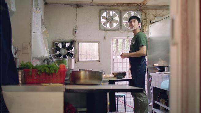 李運慶為角色包300顆水餃。（大愛提供）