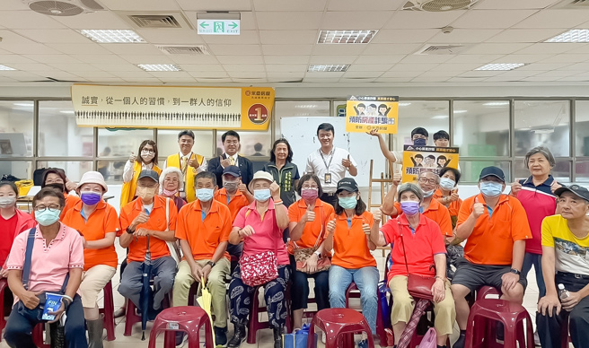 永和民族里、民治里与智光里在15日合办永庆防诈讲座，助里民认识防诈。图/永庆房屋提供