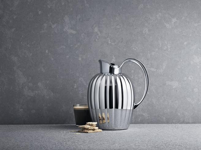 Georg Jensen Living的BERNADOTTE 王子保温壶，定价9000元，特价5850元。（北欧橱窗提供）