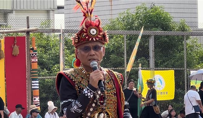 屏东地检署侦办三地门乡公所弊案，查出乡长曾有钦涉嫌泄密特定厂商收回扣，还将公车私用30余次，法官裁定15万元交保。（谢佳潾摄）